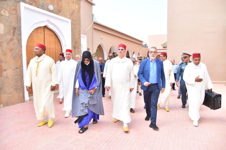 في أجواء روحانية.. الحجابة الملكية تسلم هبات ملكية لزوايا بإقليم تيزنيت.