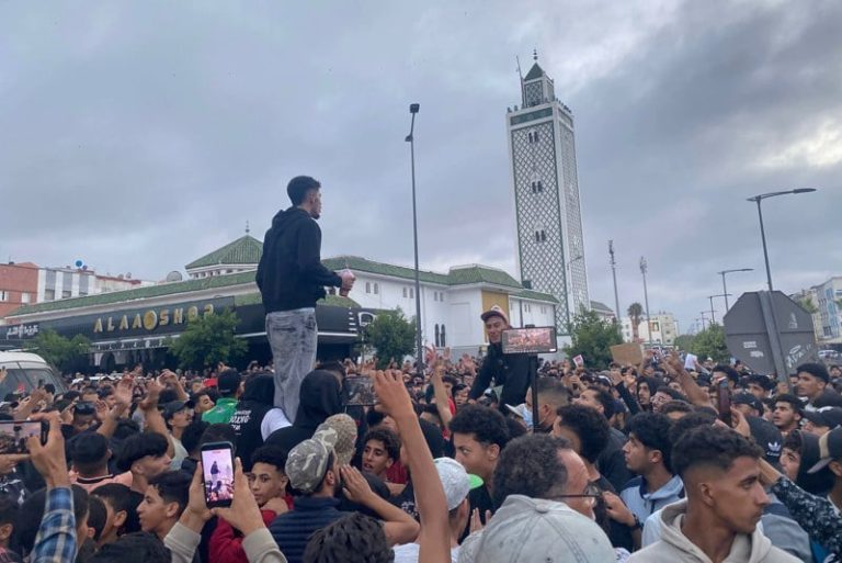 شباب Z يرفعون وثيقة شعبية إلى الملك تطالب بإقالة حكومة أخنوش ومحاسبة المفسدين