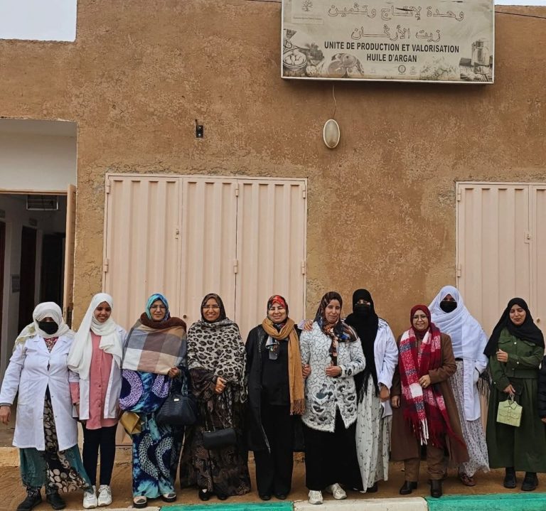 ملتقى المرأة القروية.. زيارة ميدانية لنائبات العدالة والتنمية لتعاونية نسائية لإنتاج زيت الأركان بتيمولاي إزدار