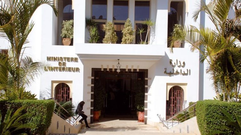 وزارة الداخلية تنفي إصدار مذكرة بشأن “اختطاف الأطفال” وتحذر من تداول الأخبار الزائفة