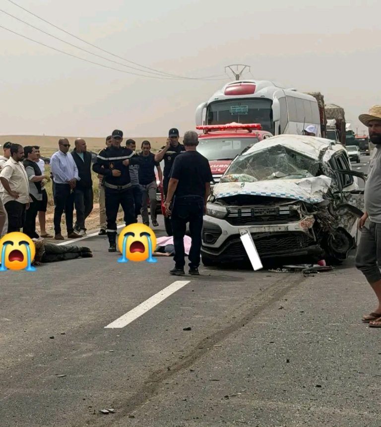 فاجعة على طريق الموت… ثلاثة أرواح شابة تُطفأ في اصطدام مروع بين سيارتي أجرة بضواحي شيشاوة