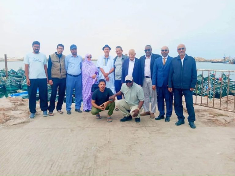 وفد موريتاني يزور تعاونية أسماك السلام بطرفاية