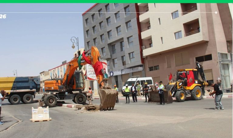 السمارة : عندما خرج السيد الرئيس الأنيق في جولة ميدانية يتفقد شارعاً