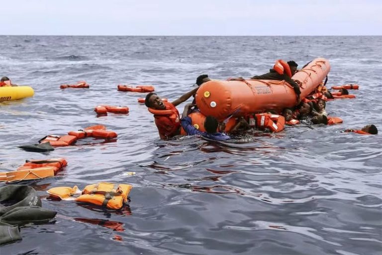 وفاة 109 مهاجرين على الأقل وفقدان أكثر من 116 آخرين إثر انقلاب قارب قبالة اليمن